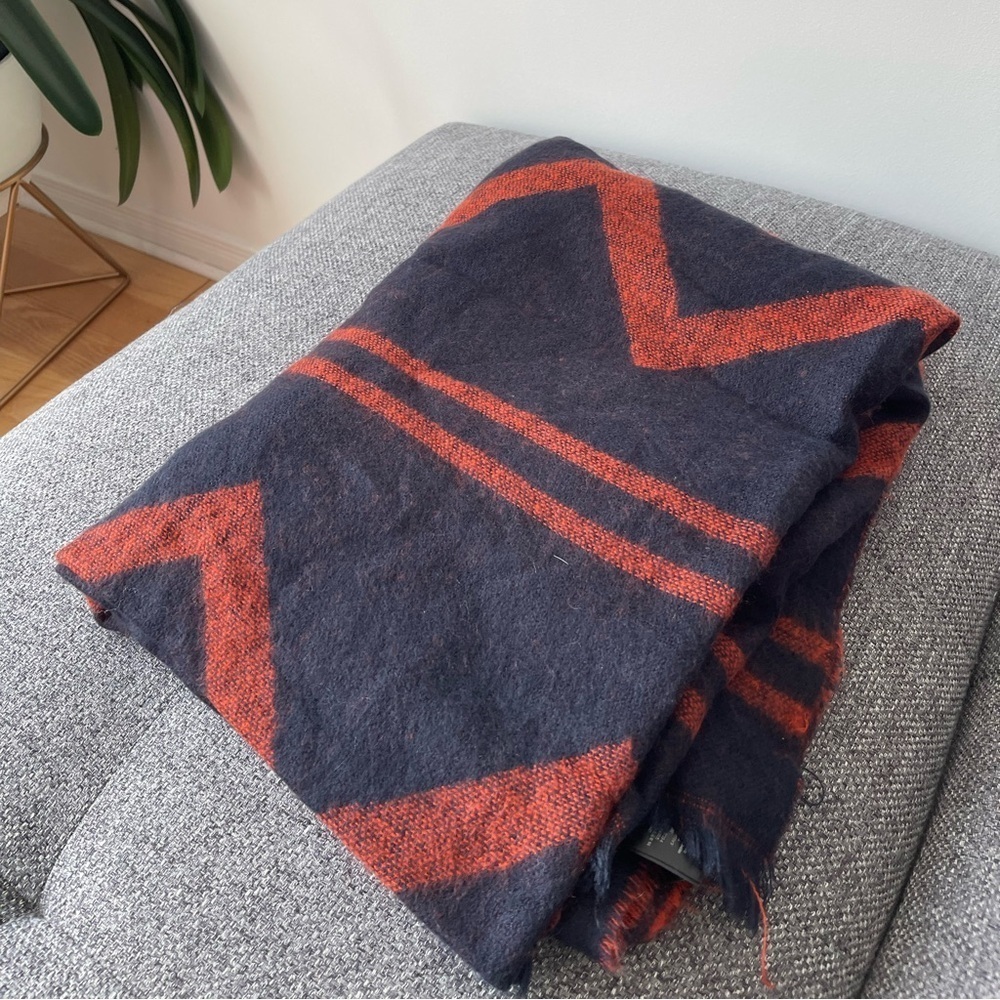 4/$20 🧡 Navy and red geometric pattern square scarf